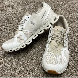 On Cloud Running Shoes Size 7